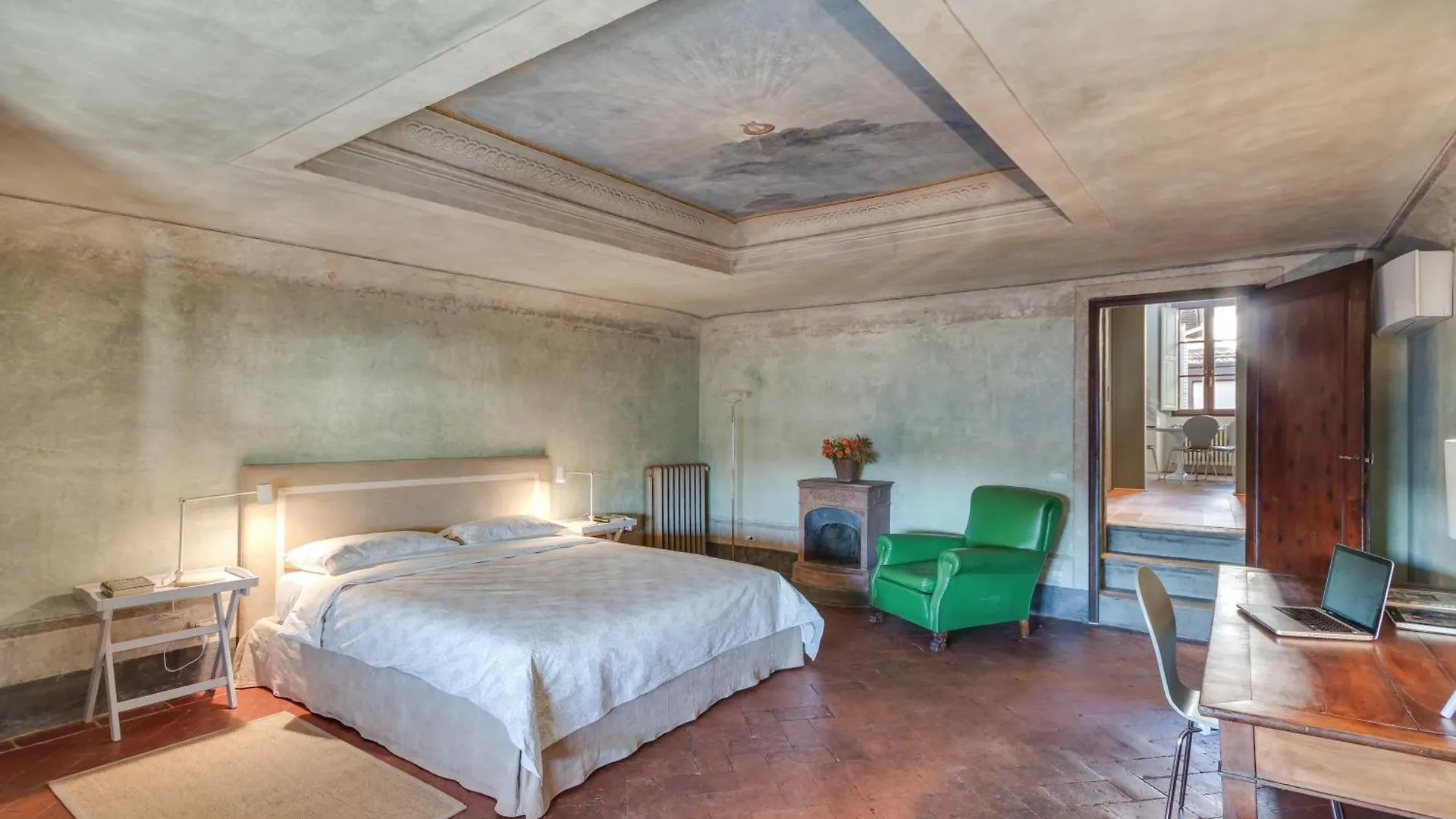 Accademia Frescoes Apartment Florence
