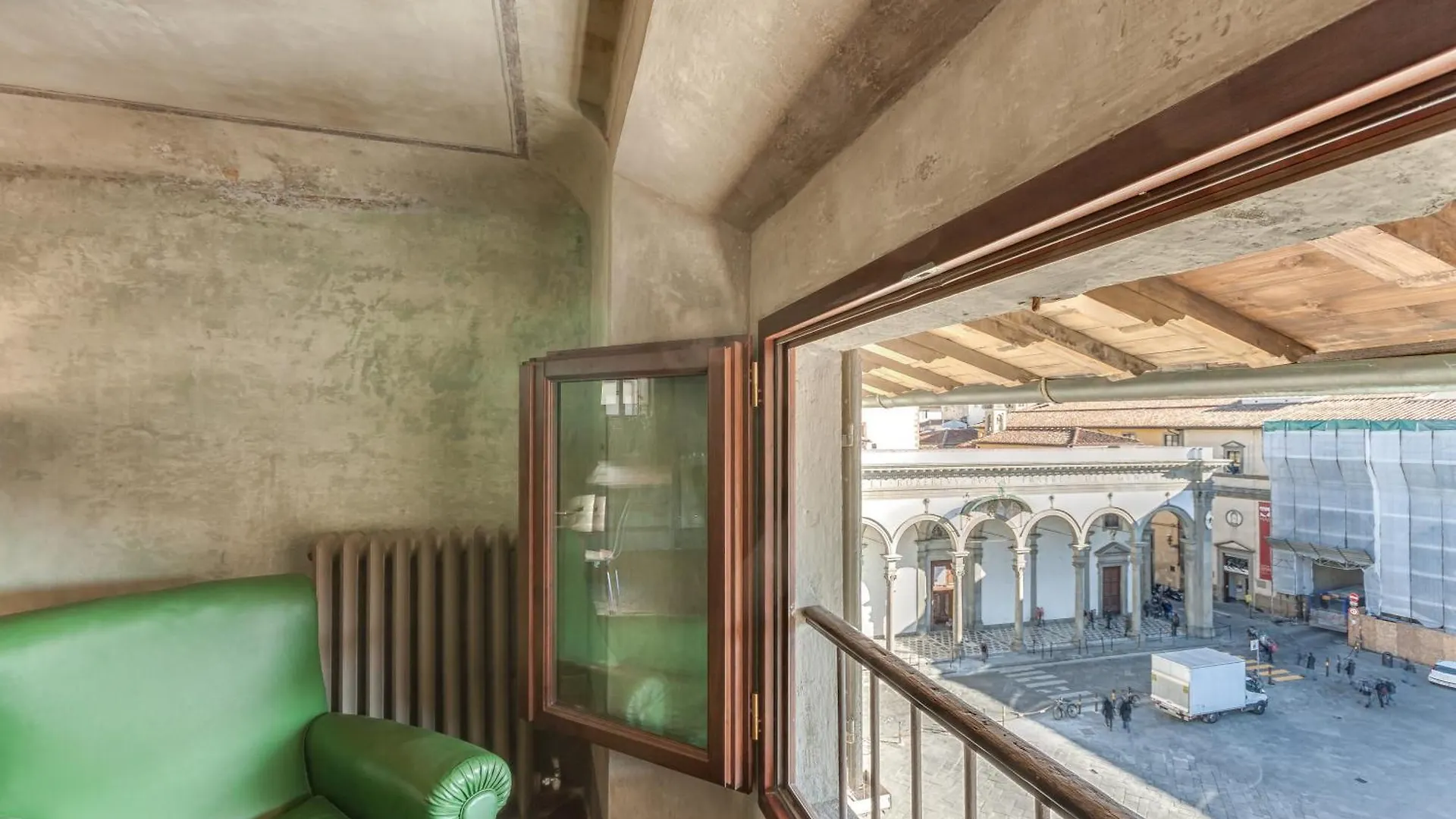 Accademia Frescoes Apartment Florence
